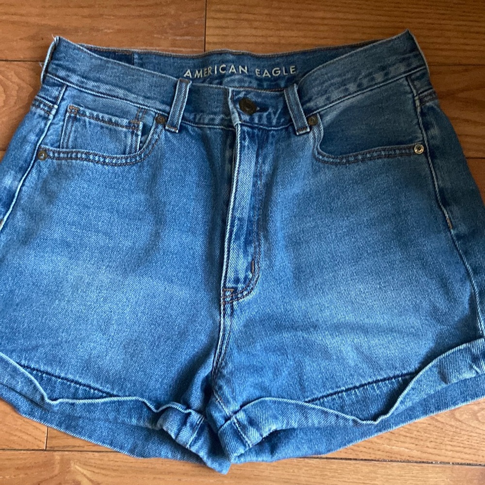 American Eagle mom shorts